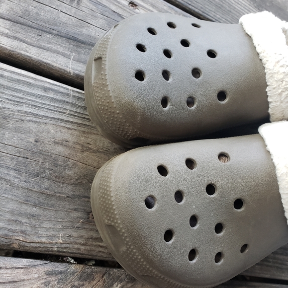 nude fleece lined crocs